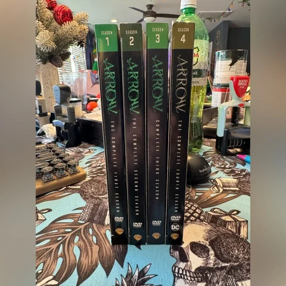 Arrow Complete Seasons 1-4 DVD Set - Picture 1 of 5